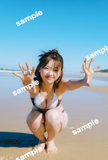 日向坂46富田鈴花、ビーチで“全開”大はしゃぎショット公開：山陽新聞