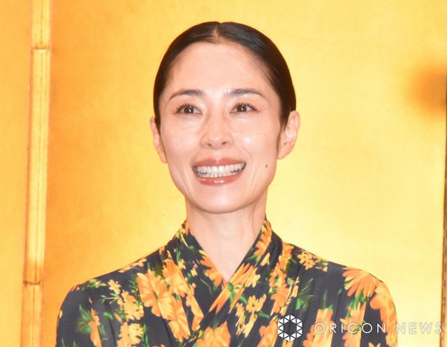 8年ぶり映画の深津絵里、場面カット公開 歓喜の声広がる「変わらずお