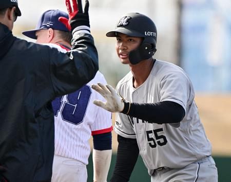 WBCチェコ代表、4番が本塁打 宮崎でロッテと練習試合：山陽新聞