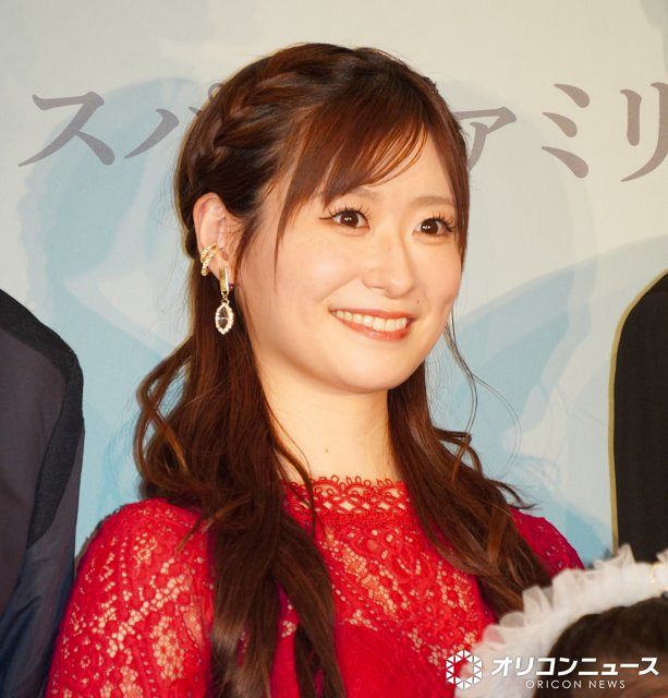 ヨル役・唯月ふうか、美背中ざっくりドレスで登壇 演出家からの 