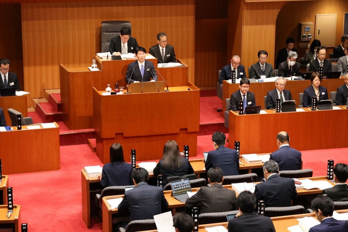 岡山県議会開会　社会減対策に全力　知事が決意