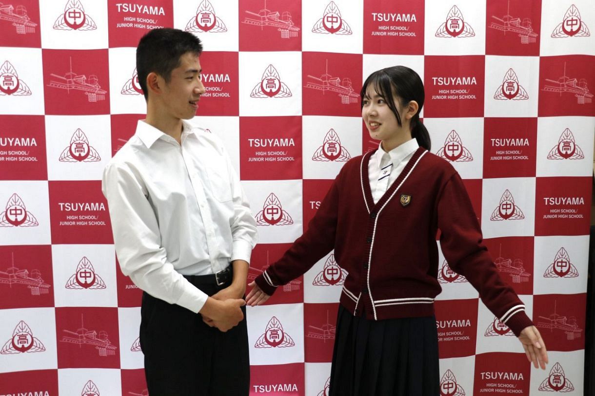 津山中高新制服カーディガン完成 スクールカラーをベースに一体感