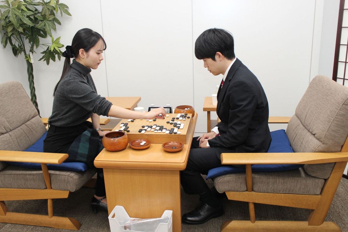 第70期関西棋院第一位決定戦 本戦開幕 高嶋四段2回戦へ：山陽新聞