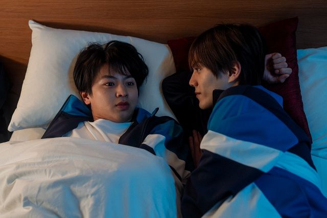 藤本洸大＆簡秀吉、1台のベッドをシェア 『修学旅行で仲良くない