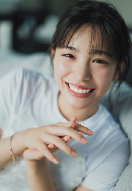 ドラマ『ちはやふる』主演で話題の當真あみ、『マガジン』表紙に初登場