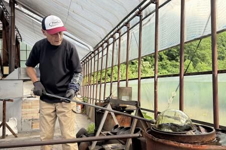 全国唯一の漁業用ガラス浮き玉製造所 小樽で家業再建、4代目「火