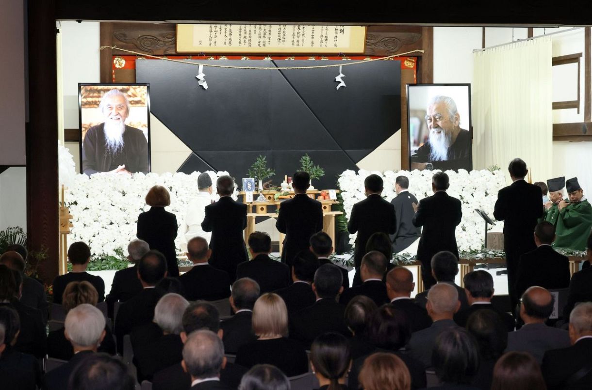 希代のアーティストをしのぶ　美術家・高橋秀さん 岡山でお別れの会　