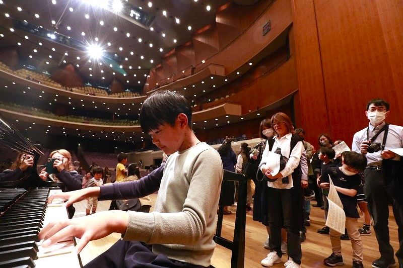 シンフォニーホールにしばしの別れ　休館前に１５００人が演奏や見学