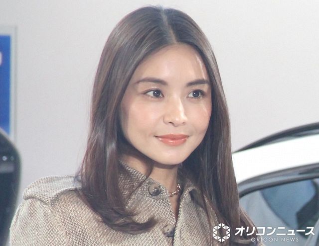 滝沢眞規子、限定ポルシェ「911」＆ロールス・ロイスを愛用する日常に
