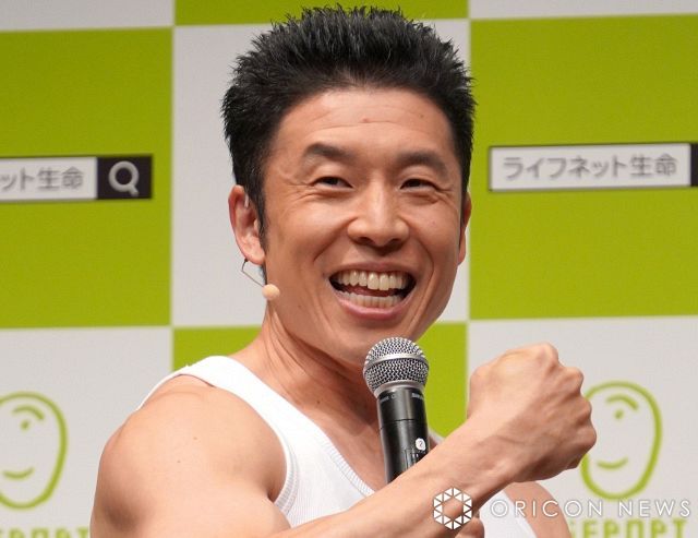 47歳・なかやまきんに君、上半身あらわな“ウエディングドレス”姿披露に