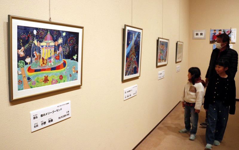 勝央で「ミマサカコドモ絵画展」 作州地域の児童の力作459点