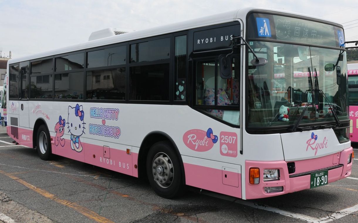 ハローキティ バス　キティ　マスコット ハローキティバス 20日に岡山でお披露目 〝カワイイ〟あふれる 玉野