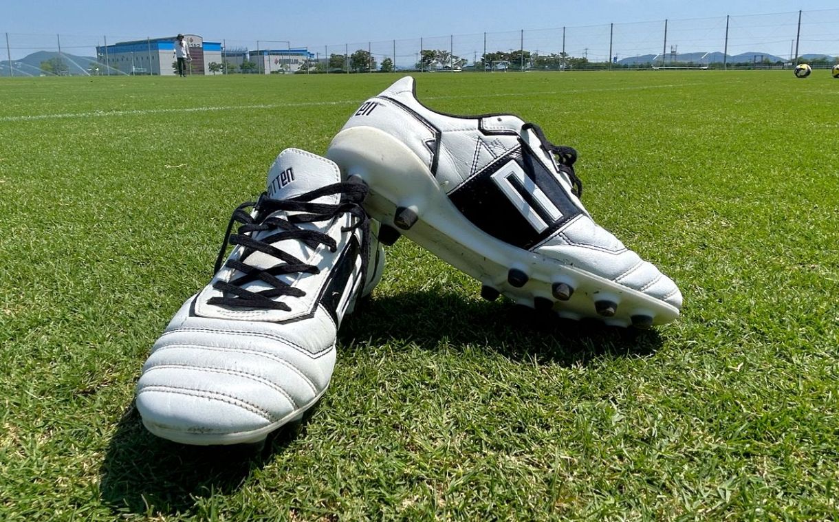 PUMA サッカーシューズ 江坂任選手本人着用 プロ支給品　浦和レッズ 浦和レッズ】江坂任（あたる）選手の着用スパイク&選手データ | 日本