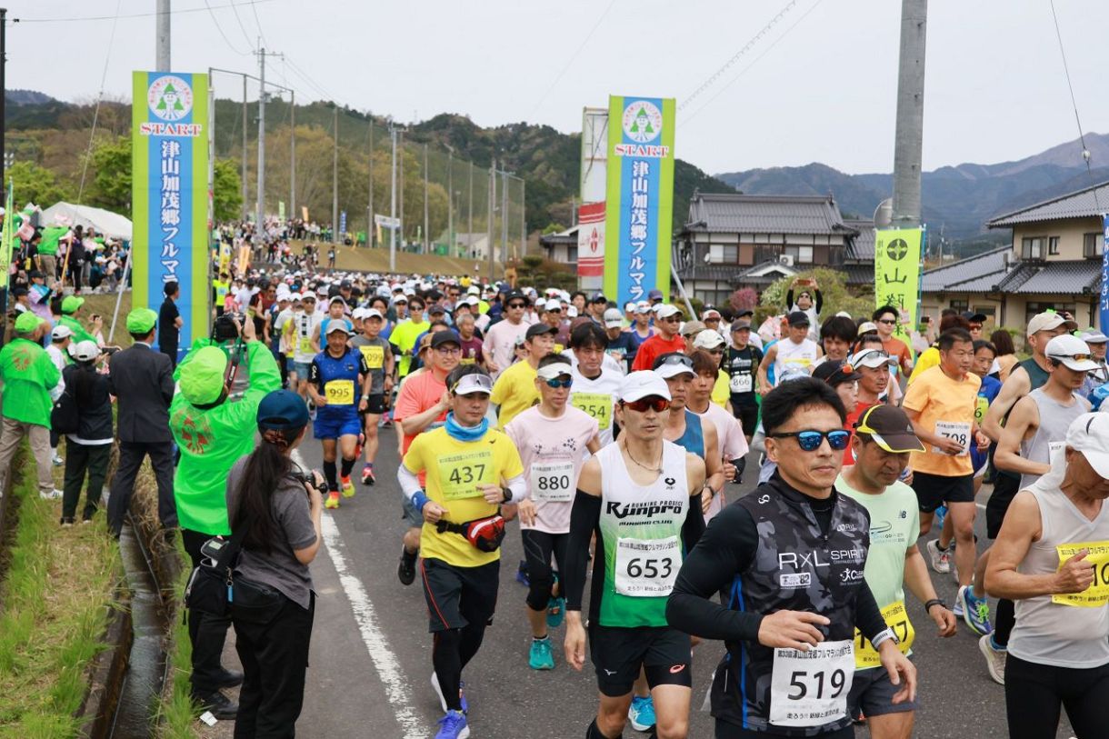 春の作州路を１３６８人疾走 津山で加茂郷フルマラソン大会