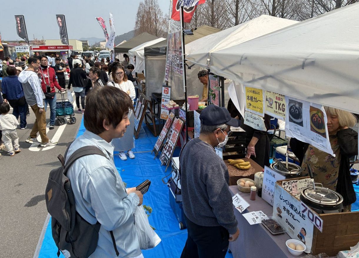 屋台マルシェ 地産地消マルシェにぎわう 市民団体と連携で初開催 瀬戸内市・岡山村田