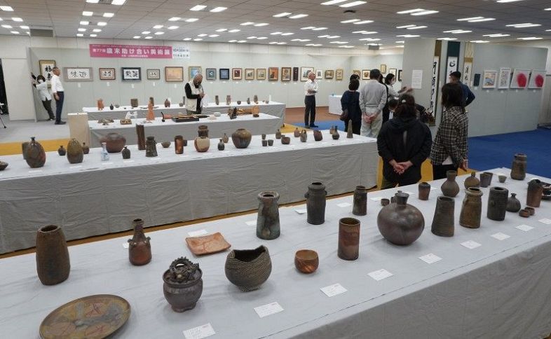 歳末助け合い美術展 会場準備整う 30日から山陽新聞社：山陽新聞