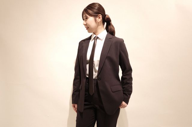 メンズライク”トレンドで『レディーススタイルのネクタイ』誕生 Z世代