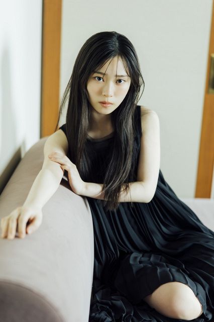 櫻坂46山下瞳月、神秘的な美しさ放つグラビア 国立競技場ライブ終え
