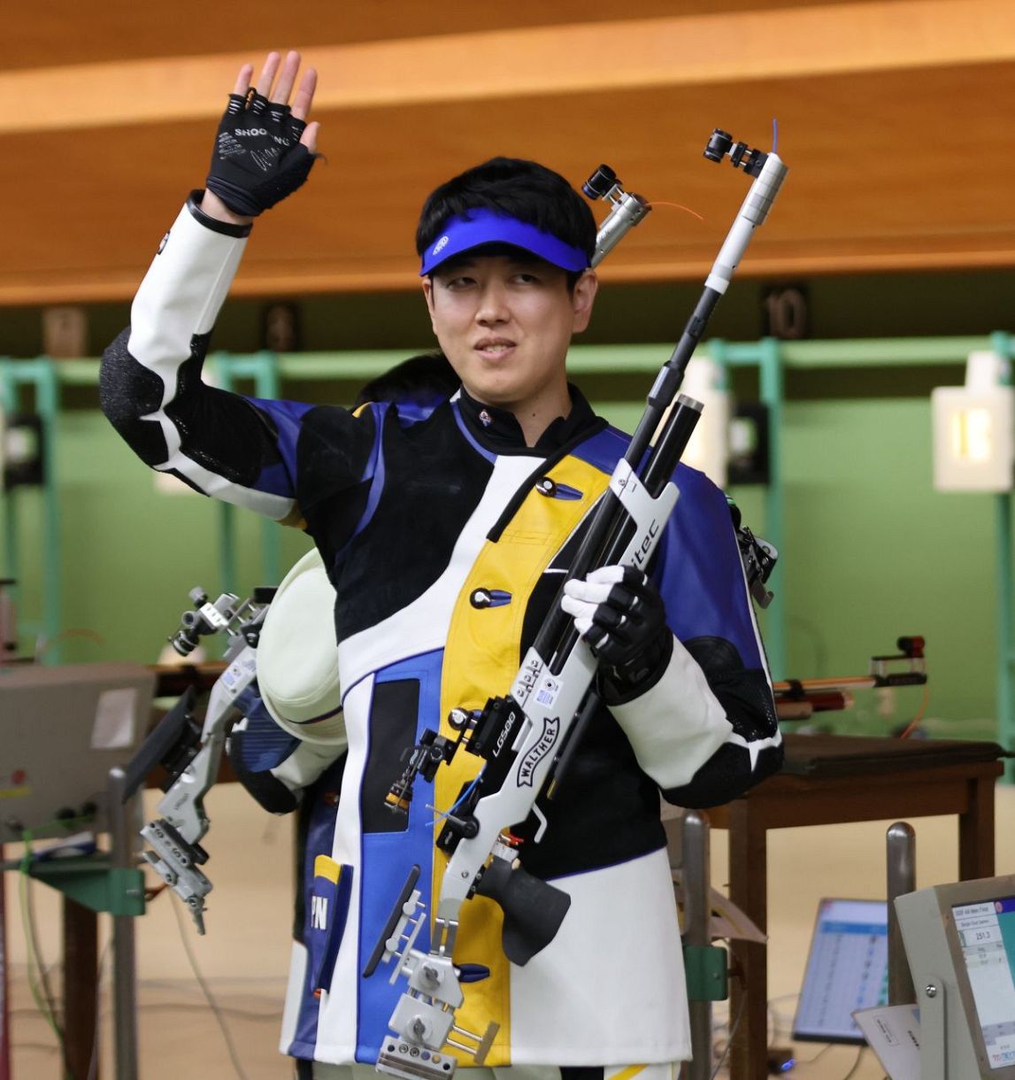 ライフル射撃成年男子エアライフル 岡田2年ぶり4度目優勝 ピンチに
