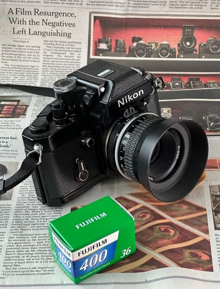 銀塩写真は消滅した「恐竜」か デジタルにないフィルムの重み
