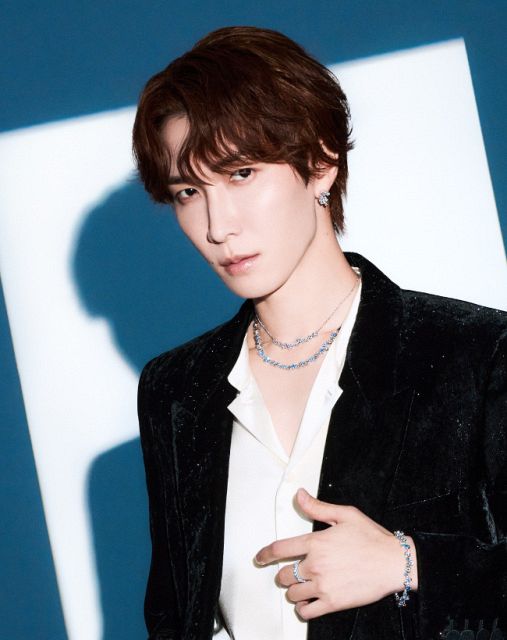 Snow Man渡辺翔太、“スターの輝き”放つ新ビジュアル Swarovskiホリデー