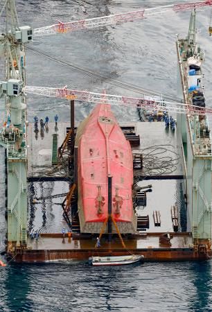 海自掃海艇を引き揚げ 福岡沖で沈没、佐世保港へ：山陽新聞デジタル