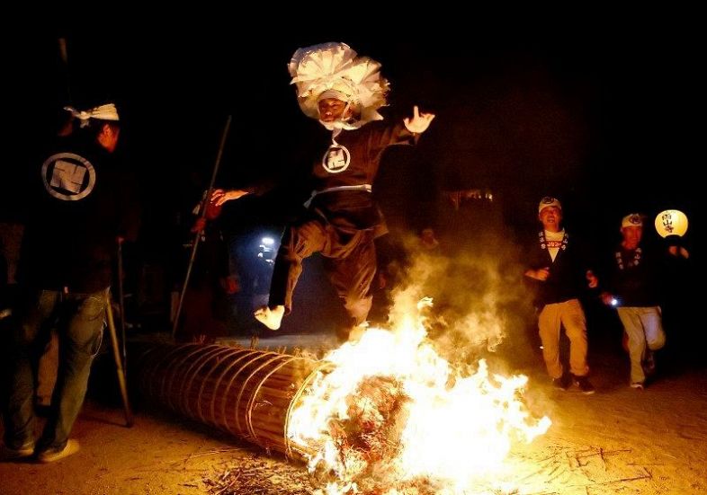 ごう様(説明欄) ゴーサマ、真夜中の境内疾走 美咲の寺で奇祭「護法祭」：山陽新聞