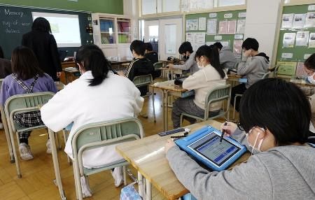 デジタルも正式教科書に　中教審部会、紙との選択制検討