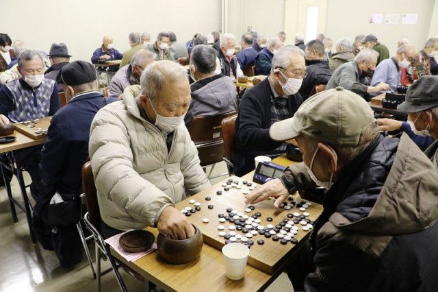 浅口新春囲碁まつり ６０人が熱戦　実力ごと３クラス 勝ち数など競う