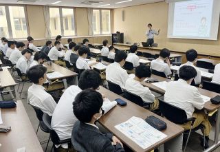 ビジネスプラン作成の基礎学ぶ　関西高で政策金融公庫出張授業