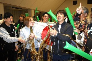 「よくやった」「すご過ぎる」スノボ木村葵の母校・翠松高でＰＶ 両親ら５０人が金メダルに歓喜