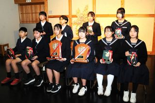 小出さん洪庵賞、利玄賞は長谷川さん　岡山・顕彰作文コンクール入賞者