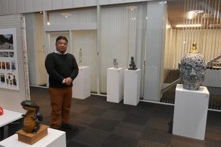 風土、歴史ベースに立体３０点　美術家松岡さん真庭で初個展