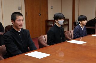 全国大会の成績市長へ報告　津山市内の小中学生３人