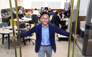 【岡山「２．０」人口減少の先に】第３部つなぐ（１４）軍師　地方に軸足　顧客と伴走