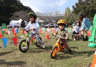 自転車の楽しさ、親子で体感　福山で「しおまち海道」ＰＲイベント