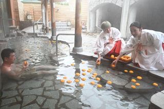 美作・湯郷温泉でゆず湯　身も心もぽかぽかに