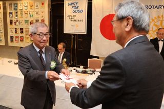 岡山ＲＣが山陽新聞社会事業団に寄託　返済不要の奨学金事業に活用