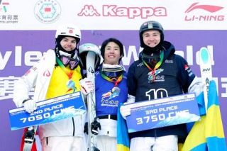 堀島、３連勝で通算２１勝目　モーグルＷ杯、女子は冨高５位