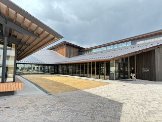 周囲景観との調和評価　久米南町複合施設に独デザイン賞