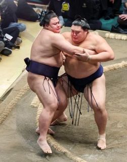 横綱大の里、大関霧島が４勝目　大相撲秋場所５日目、全勝消える