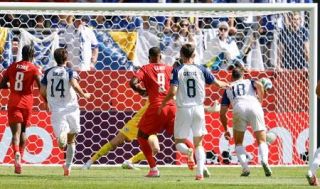 カナダはボスニアと分ける　サッカーＷ杯第２日