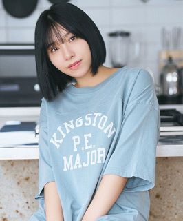 プロゴルファー・金田久美子、ビキニ姿でプール満喫 夏楽しむオフショ