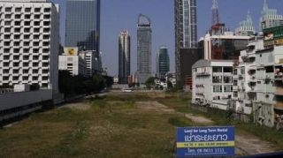 バンコクの街中に広がる空き地、タイ経済の悪化を象徴