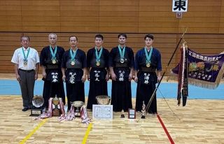 岡山１４年ぶり６度目の優勝　剣道全国教職員大会団体