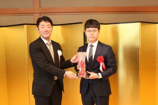 余正麒第一位を表彰　関西棋院､第一位決定戦９連覇たたえる