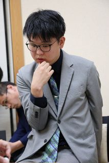 踏み込み甘く劣勢に　碁聖戦第２局、岡山出身佐田七段