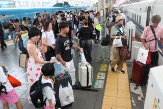 楽しいお盆過ごせたよ　帰省ラッシュピーク、岡山県内主要駅混雑