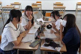 玉島の「音」 倉敷・美観地区で紹介　玉島商、翠松高生 ９月２７日