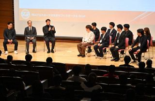 新スタジアム整備 元日本代表槙野さんと学生が意見交換 岡山で理想の姿考えるフォーラム